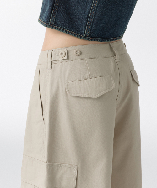 MUSINSA STANDARD WOMAN（ムシンサスタンダードウーマン）の「ウィメンズワイドカーゴバミューダパンツ[ライトベージュ]（その他パンツ・レディース・その他・24/25/26/27/28/29/30）」の6枚目の写真
