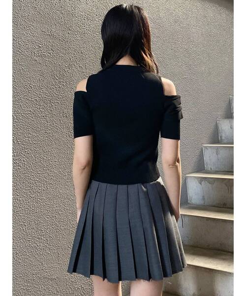 MURUA(ムルーア)の「ショルダーカットZIPハーフニット 夏服(ニット/セーター・レディース・ブラック/アイボリー/ピンク/イエロー/ブルー・FREE)」の10枚目の写真