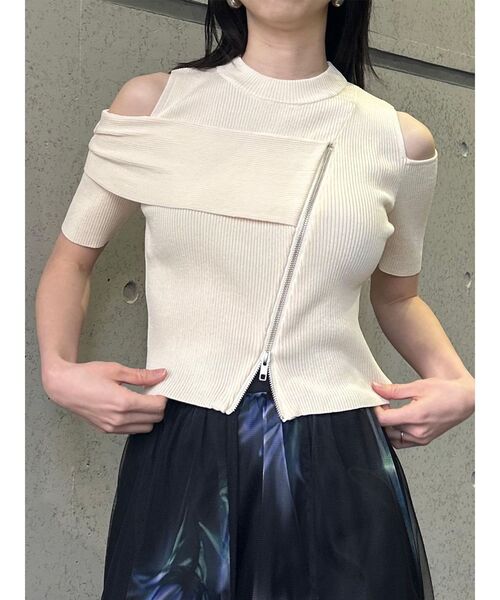MURUA(ムルーア)の「ショルダーカットZIPハーフニット 夏服(ニット/セーター・レディース・ブラック/アイボリー/ピンク/イエロー/ブルー・FREE)」の7枚目の写真