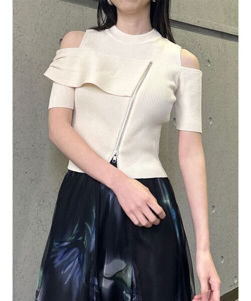MURUA(ムルーア)の「ショルダーカットZIPハーフニット 夏服(ニット/セーター・レディース・ブラック/アイボリー/ピンク/イエロー/ブルー・FREE)」の6枚目の写真