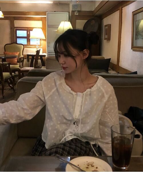 FRIVER07（フリバー07）の「Flower eyelet tie blouse [FRSP06BL07]_White（シャツ/ブラウス・レディース・ホワイト・FREE）」の3枚目の写真