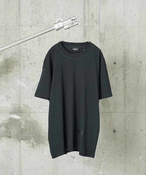 FOG ESSENTIALS（エフオージーエッセンシャルズ）の「"08"≪FOG ESSENTIALS≫バックロゴ ヘビーウェイト Tシャツ（Tシャツ/カットソー・メンズ・ブラック・XL/L/M）」の2枚目の写真