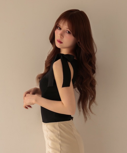M DOLLY（エムドリー）の「Shoulder ribbon elsie knit tops / ショルダーリボンエルシーニットトップス（Tシャツ/カットソー・レディース・アイボリー/ライトブルー/ブラック/ピンク・FREE）」の2枚目の写真