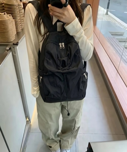 yuue' ( wear )(ユーイ)の「マルチポケットリュックサック/通勤通学/ナップサック/A4サイズ対応(バックパック/リュック・レディース・パープル/アイボリー/ブラック・FREE)」の13枚目の写真