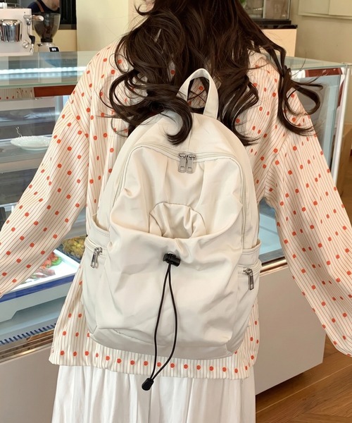 yuue' ( wear )(ユーイ)の「マルチポケットリュックサック/通勤通学/ナップサック/A4サイズ対応(バックパック/リュック・レディース・パープル/アイボリー/ブラック・FREE)」の6枚目の写真
