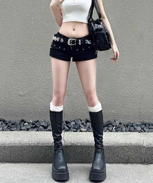 Evo+Revo(エボレボ)の「”ビジュ良すぎ案件” スタッズデニムショートパンツ(デニムパンツ・レディース・ネイビー/ブラック・L/M/S)」の6枚目の写真