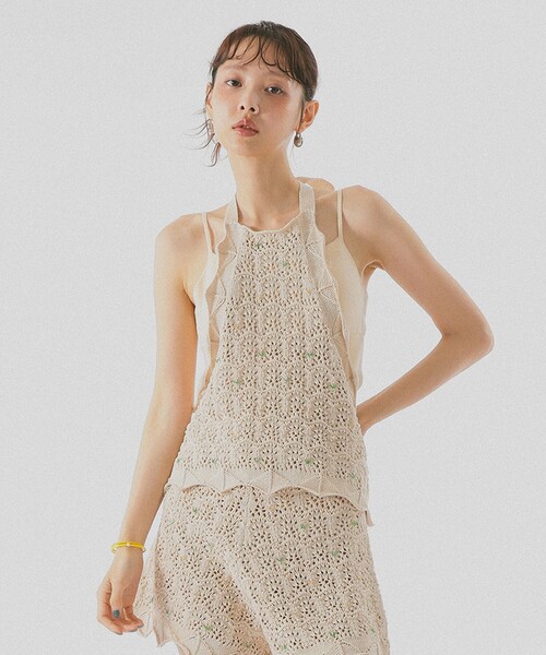BEAMS COUTURE(ビームスクチュール)の「透かし編み キャミソール(ニット/セーター・レディース・ホワイト系その他5/レッド・ONE SIZE)」の3枚目の写真