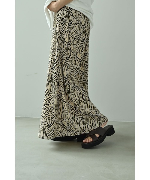 marjour（マージュール）の「NUANCE ZEBRA SKIRT（スカート・レディース・ベージュ・M/S）」の5枚目の写真