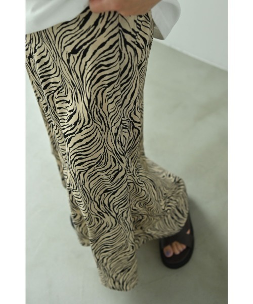 marjour（マージュール）の「NUANCE ZEBRA SKIRT（スカート・レディース・ベージュ・M/S）」の6枚目の写真