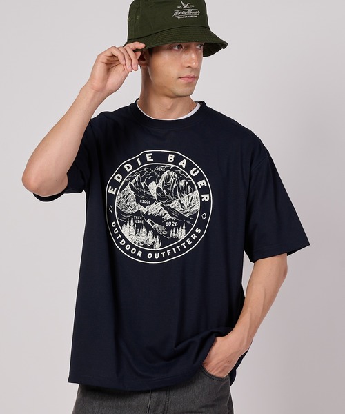 Eddie Bauer(エディーバウアー)の「エディーズ ドライ グラフィックTシャツ(Tシャツ/カットソー・メンズ・チャコール/ネイビー/ホワイト/ライトオリーブ・M/XXL/XL/L/S)」の1枚目の写真