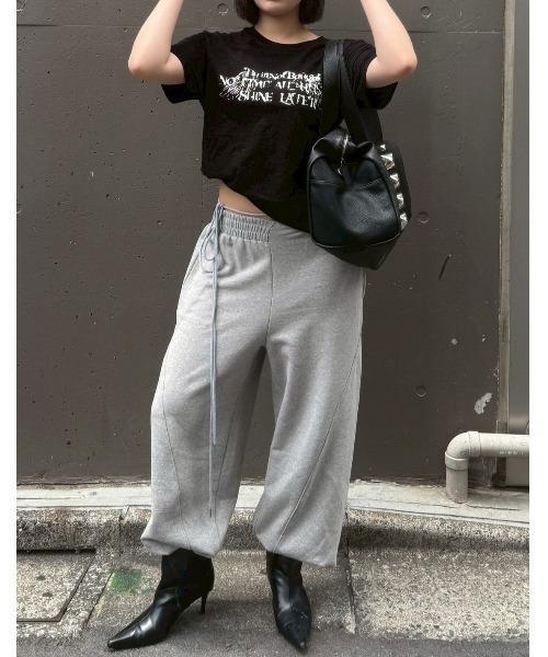Chikashitsu +(チカシツプラス)の「【Chikashitsu +】distorted logo crop t-shirt (2color) / 【チカシツプラス】ロゴクロップド半袖Tシャツ(Tシャツ/カットソー・メンズ・ブラック/ホワイト・ONE SIZE)」の9枚目の写真