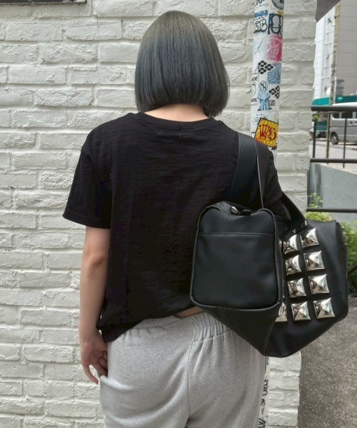 Chikashitsu +(チカシツプラス)の「【Chikashitsu +】distorted logo crop t-shirt (2color) / 【チカシツプラス】ロゴクロップド半袖Tシャツ(Tシャツ/カットソー・メンズ・ブラック/ホワイト・ONE SIZE)」の7枚目の写真