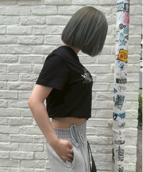 Chikashitsu +(チカシツプラス)の「【Chikashitsu +】distorted logo crop t-shirt (2color) / 【チカシツプラス】ロゴクロップド半袖Tシャツ(Tシャツ/カットソー・メンズ・ブラック/ホワイト・ONE SIZE)」の6枚目の写真