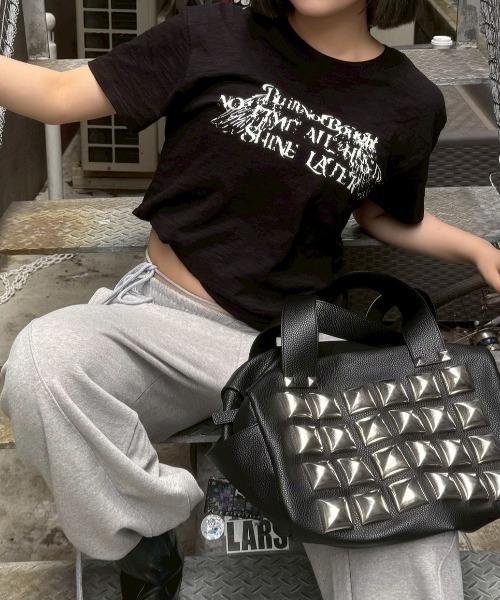 Chikashitsu +(チカシツプラス)の「【Chikashitsu +】distorted logo crop t-shirt (2color) / 【チカシツプラス】ロゴクロップド半袖Tシャツ(Tシャツ/カットソー・メンズ・ブラック/ホワイト・ONE SIZE)」の14枚目の写真
