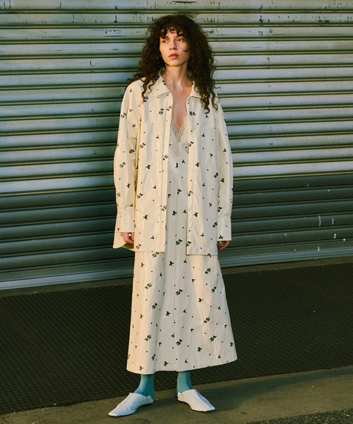 Ameri（アメリ）の「CHRISTINE EMBROIDERY DRESS（ドレス・レディース・アイボリー/ブラウン/ブラック・MEDIUM/SMALL）」の4枚目の写真
