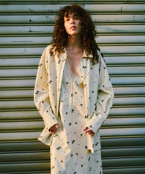 Ameri（アメリ）の「CHRISTINE EMBROIDERY DRESS（ドレス・レディース・アイボリー/ブラウン/ブラック・MEDIUM/SMALL）」の5枚目の写真