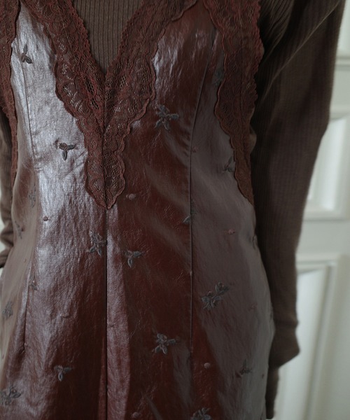 Ameri（アメリ）の「CHRISTINE EMBROIDERY DRESS（ドレス・レディース・アイボリー/ブラウン/ブラック・MEDIUM/SMALL）」の15枚目の写真
