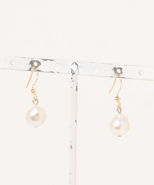 tone（トーン）の「【Le soleil】宇和島産  あこやバロック真珠ピアス(MA)（ピアス（両耳用）・レディース・ゴールド・FREE）」の2枚目の写真