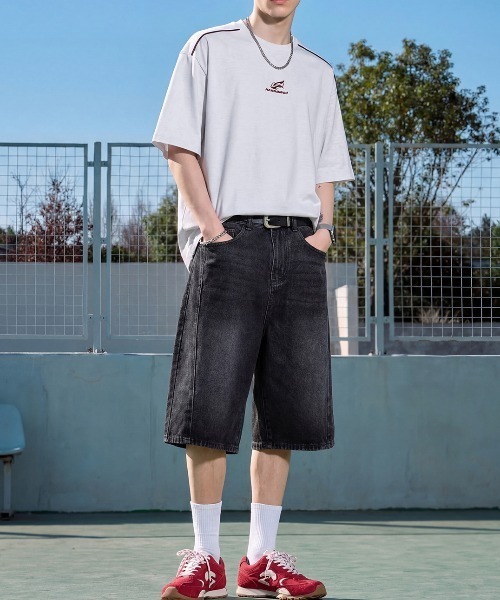 B.R.U(ブル)の「ショルダーラインワンポイント刺繍Tシャツ(Tシャツ/カットソー・メンズ・ホワイト/ブラック/チャコールグレー・FREE)」の6枚目の写真