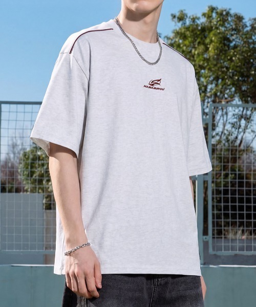 B.R.U(ブル)の「ショルダーラインワンポイント刺繍Tシャツ(Tシャツ/カットソー・メンズ・ホワイト/ブラック/チャコールグレー・FREE)」の4枚目の写真