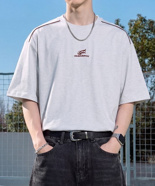 B.R.U(ブル)の「ショルダーラインワンポイント刺繍Tシャツ(Tシャツ/カットソー・メンズ・ホワイト/ブラック/チャコールグレー・FREE)」の5枚目の写真