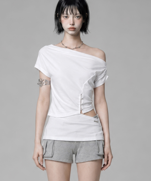 ETRE AU SOMMET(エトレオソメ)の「Cut-Out Open Short Sleeve (White)(Tシャツ/カットソー・レディース・ホワイト・FREE)」の1枚目の写真