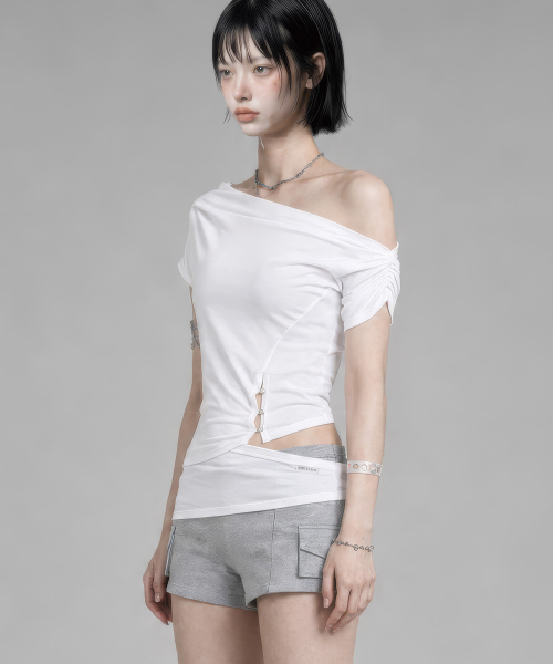 ETRE AU SOMMET(エトレオソメ)の「Cut-Out Open Short Sleeve (White)(Tシャツ/カットソー・レディース・ホワイト・FREE)」の2枚目の写真