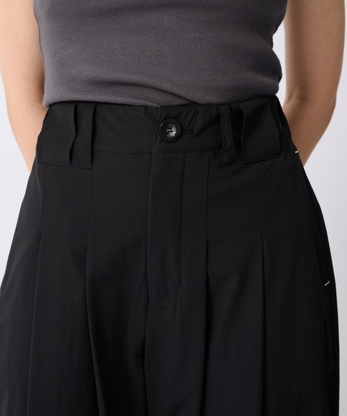OMMO(オーエムエムオー)の「【OMMO(オーエムエムオー)】EASY WIDE TUCK PT/イージーワイドタックパンツ(チノパンツ・レディース・ホワイト/ピンク/ブラック・36/38)」の6枚目の写真