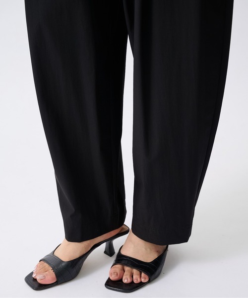 OMMO(オーエムエムオー)の「【OMMO(オーエムエムオー)】EASY WIDE TUCK PT/イージーワイドタックパンツ(チノパンツ・レディース・ホワイト/ピンク/ブラック・36/38)」の8枚目の写真
