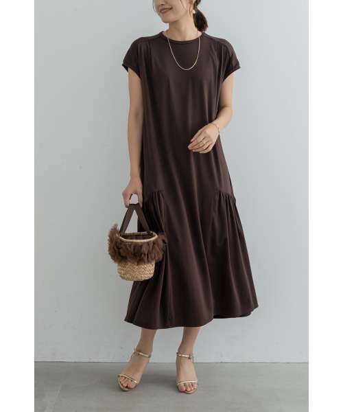 M.deux(エムドゥ)の「サイドギャザーカットワンピース(ワンピース・レディース・ブラウン/ブラック・MEDIUM)」の1枚目の写真