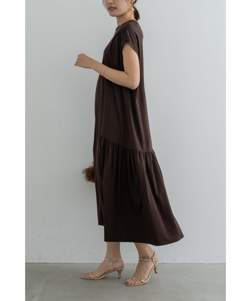 M.deux(エムドゥ)の「サイドギャザーカットワンピース(ワンピース・レディース・ブラウン/ブラック・MEDIUM)」の4枚目の写真