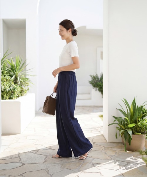 STYLE DELI(スタイルデリ)の「涼しいニュアンス質感ドレープワイドパンツ(その他パンツ・レディース・ネイビー/ブラウン・L/M/S)」の4枚目の写真