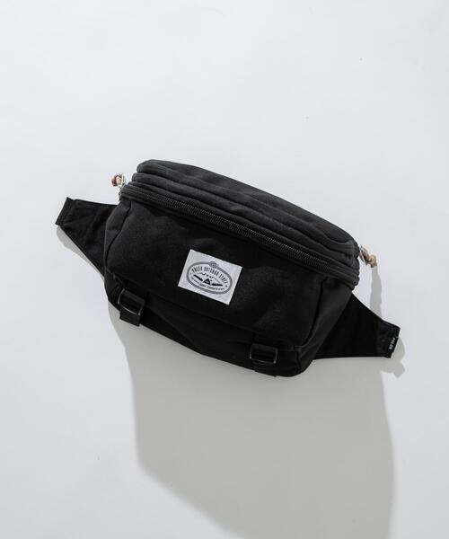 POLeR(ポーラー)の「POLER TOURIST PACK2.0(ボディバッグ/ウエストポーチ・メンズ・ブラック・ONE SIZE)」の1枚目の写真