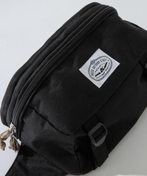 POLeR(ポーラー)の「POLER TOURIST PACK2.0(ボディバッグ/ウエストポーチ・メンズ・ブラック・ONE SIZE)」の2枚目の写真