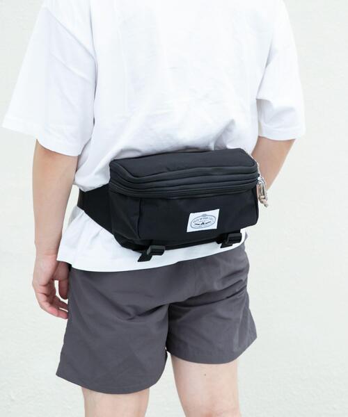 POLeR(ポーラー)の「POLER TOURIST PACK2.0(ボディバッグ/ウエストポーチ・メンズ・ブラック・ONE SIZE)」の4枚目の写真