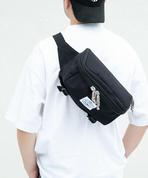 POLeR(ポーラー)の「POLER TOURIST PACK2.0(ボディバッグ/ウエストポーチ・メンズ・ブラック・ONE SIZE)」の5枚目の写真