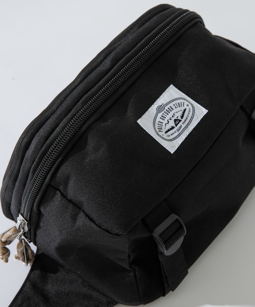 POLeR(ポーラー)の「POLER TOURIST PACK2.0(ショルダーバッグ・メンズ・ブラック・ONE SIZE)」の2枚目の写真