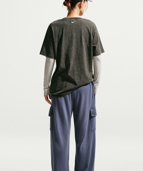 NIKE（ナイキ）の「NIKE NSW Retro Flare Short Sleeve T-Shirt（ナイキ ウィメンズ NSW レトロ フレア S/S Tシャツ）（Tシャツ/カットソー・レディース・グレー系/ピンク系・X-SMALL/SMALL/MEDIUM/LARGE）」の6枚目の写真