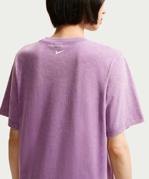 NIKE（ナイキ）の「NIKE NSW Retro Flare Short Sleeve T-Shirt（ナイキ ウィメンズ NSW レトロ フレア S/S Tシャツ）（Tシャツ/カットソー・レディース・グレー系/ピンク系・X-SMALL/SMALL/MEDIUM/LARGE）」の7枚目の写真