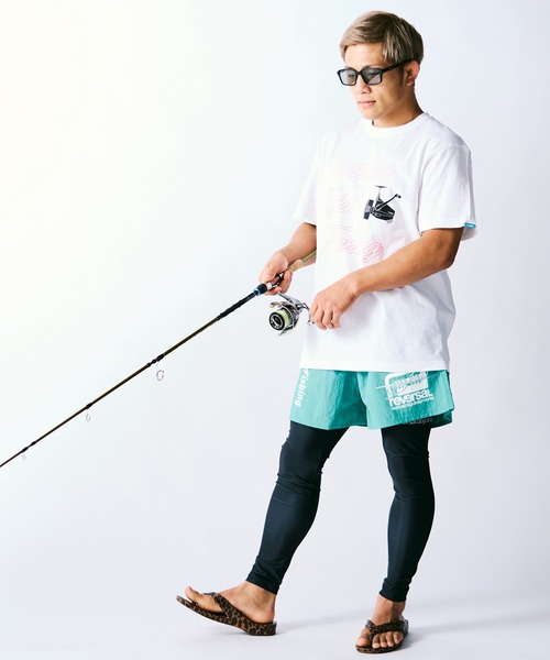 reversal.dogi.design.works（リバーサル・ドーギ・デザイン・ワークス）の「＜reversal/リバーサル＞FISHING REEL COTTON TEE フィッシィング リール コットン Tシャツ（Tシャツ/カットソー・メンズ・ホワイト/ブラック・M/L/2XL/XL）」の8枚目の写真