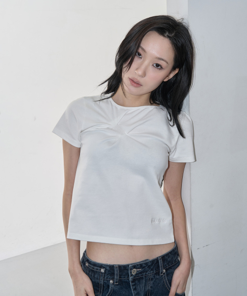 ZIZEMUSEUM(ジゼミュージアム)の「SLASH PINTUCK T-SHIRT (WHITE)(Tシャツ/カットソー・レディース・その他・SMALL/MEDIUM/LARGE)」の2枚目の写真