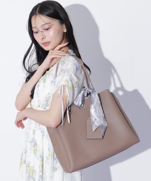 JILL by JILL STUART(ジルバイジルスチュアート)の「スカーフ付きトートバッグ(トートバッグ・レディース・グレー/ブラック/モカ・FREE)」の9枚目の写真