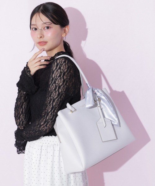 JILL by JILL STUART(ジルバイジルスチュアート)の「スカーフ付きトートバッグ(トートバッグ・レディース・グレー/ブラック/モカ・FREE)」の5枚目の写真