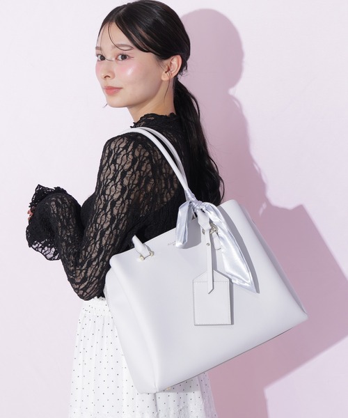 JILL by JILL STUART(ジルバイジルスチュアート)の「スカーフ付きトートバッグ(トートバッグ・レディース・グレー/ブラック/モカ・FREE)」の4枚目の写真