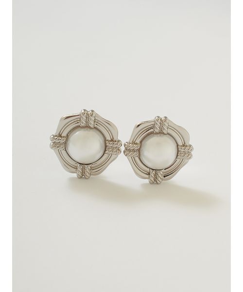 Mila Owen(ミラオーウェン)の「パールモチーフイヤリング(イヤリング・レディース・ゴールド/シルバー・F)」の2枚目の写真
