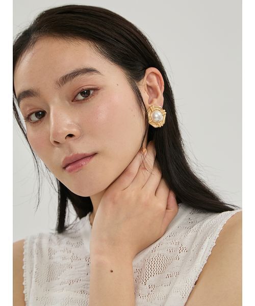 Mila Owen(ミラオーウェン)の「パールモチーフイヤリング(イヤリング・レディース・ゴールド/シルバー・F)」の3枚目の写真
