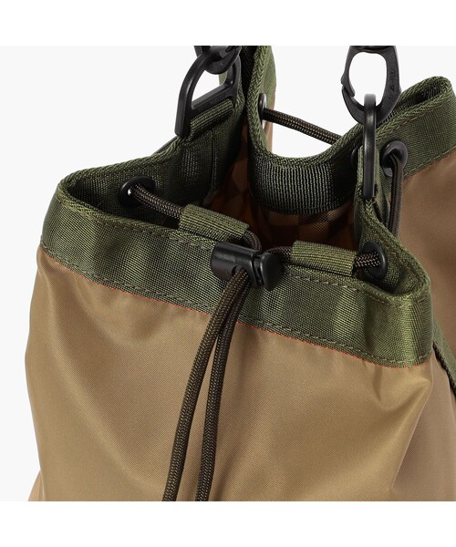 BRIEFING(ブリーフィング)の「DUAL DRAWSTRING SHOULDER(ショルダーバッグ・メンズ・オリーブ/ネイビー/ブラック・FREE)」の8枚目の写真