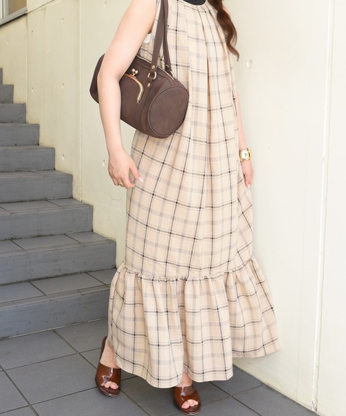 styiro（スタイロ）の「チェック柄ティアードロングワンピース バックリボン 秋 冬 大人カジュアル ガーリー 紅葉 デート（ワンピース・レディース・ベージュ/グレー/アイボリー・FREE）」の3枚目の写真