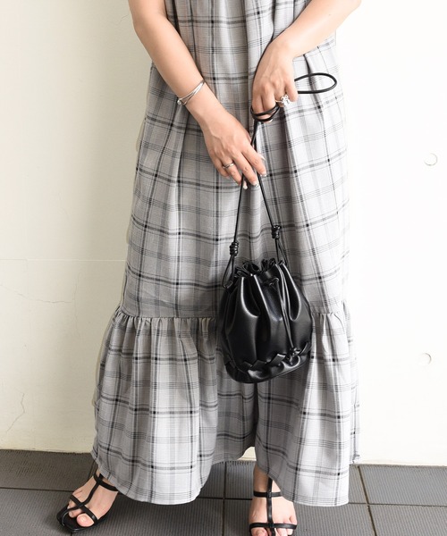 styiro（スタイロ）の「チェック柄ティアードロングワンピース バックリボン 秋 冬 大人カジュアル ガーリー 紅葉 デート（ワンピース・レディース・ベージュ/グレー/アイボリー・FREE）」の9枚目の写真