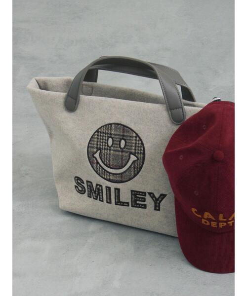 Te chichi(テチチ)の「SMILEY柄生地刺繍トートバッグ(ハンドバッグ・レディース・グレー/ベージュ・F)」の3枚目の写真